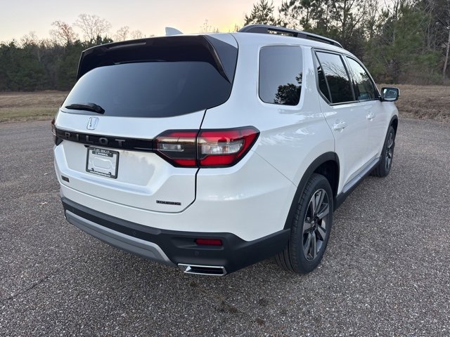 New 2025 Honda Pilot Touring image 3