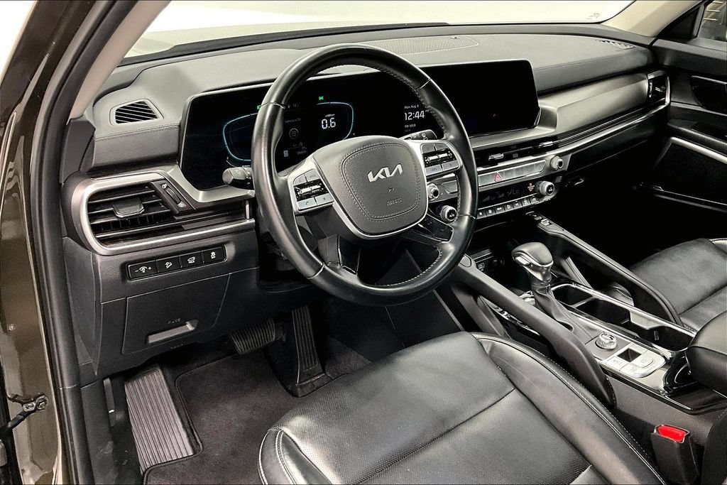 Used 2025 Kia Telluride S FWD image 16