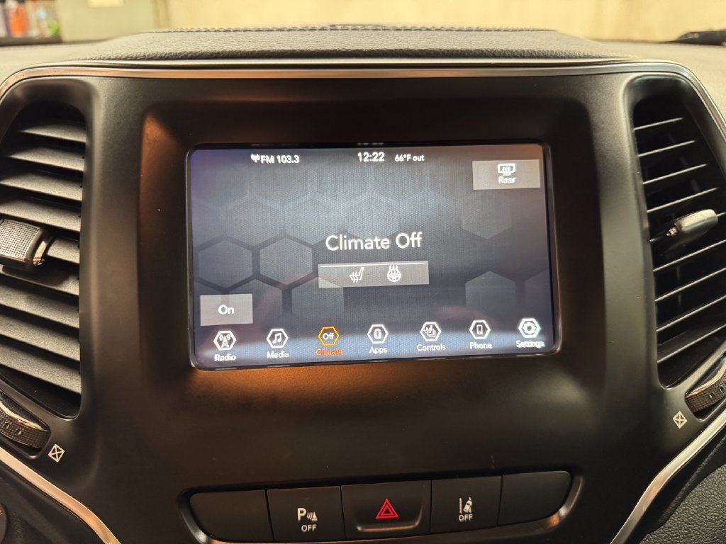 Used 2021 Jeep Cherokee Latitude Plus FWD image 21