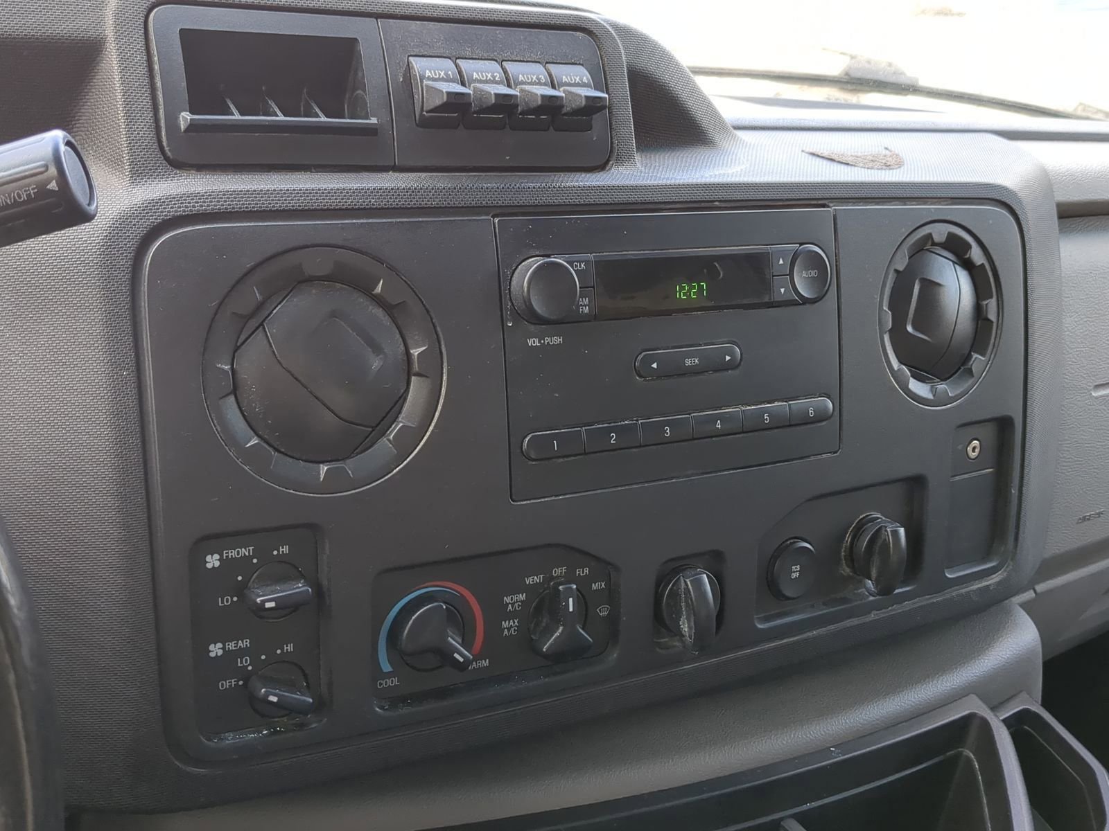 Used 2014 Ford E-150 and Econoline 150 XL w/ Power Windows & Locks Group image 24