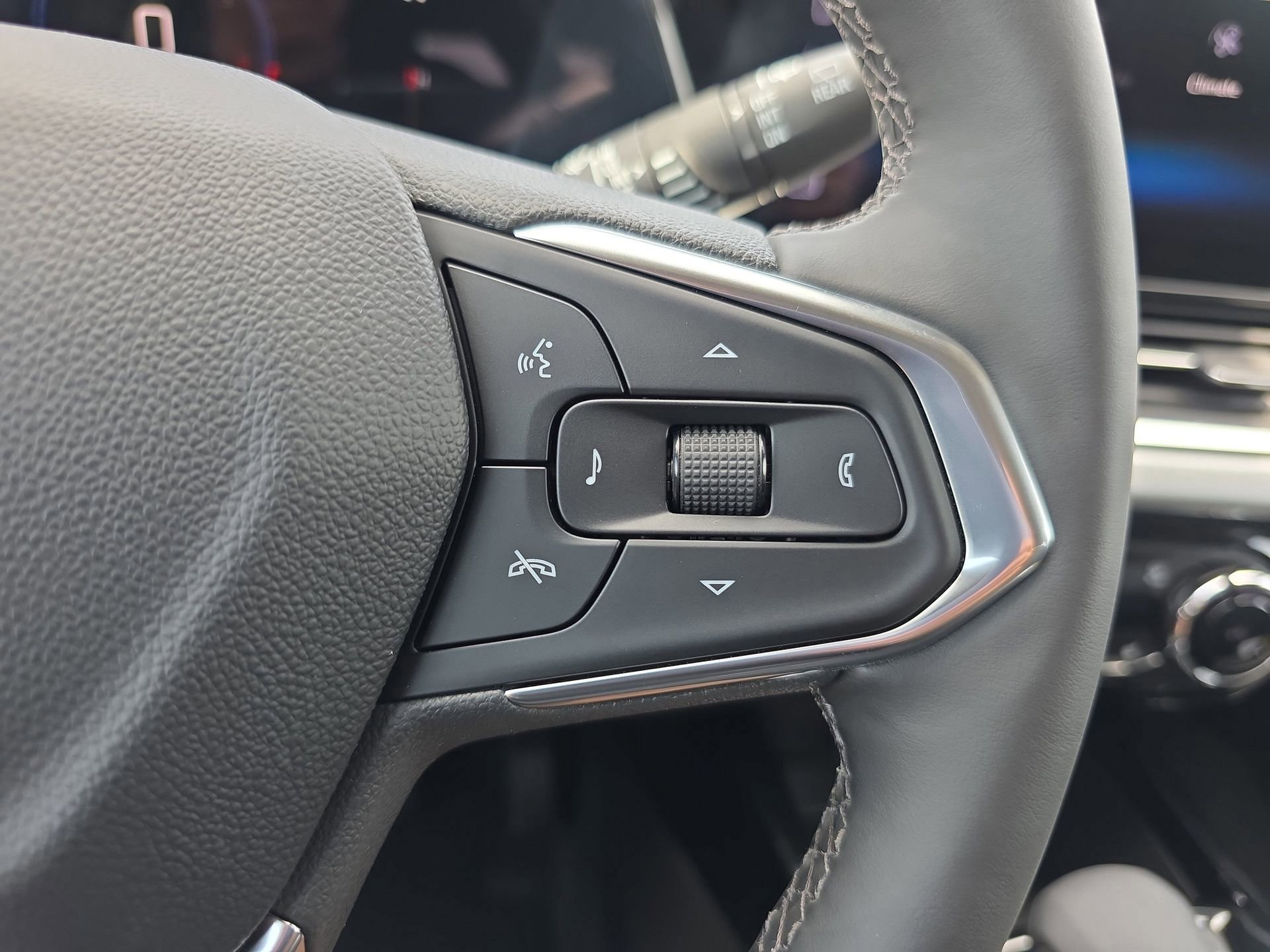 New 2026 Chevrolet Trax LT w/ Driver Confidence Package FWD image 20