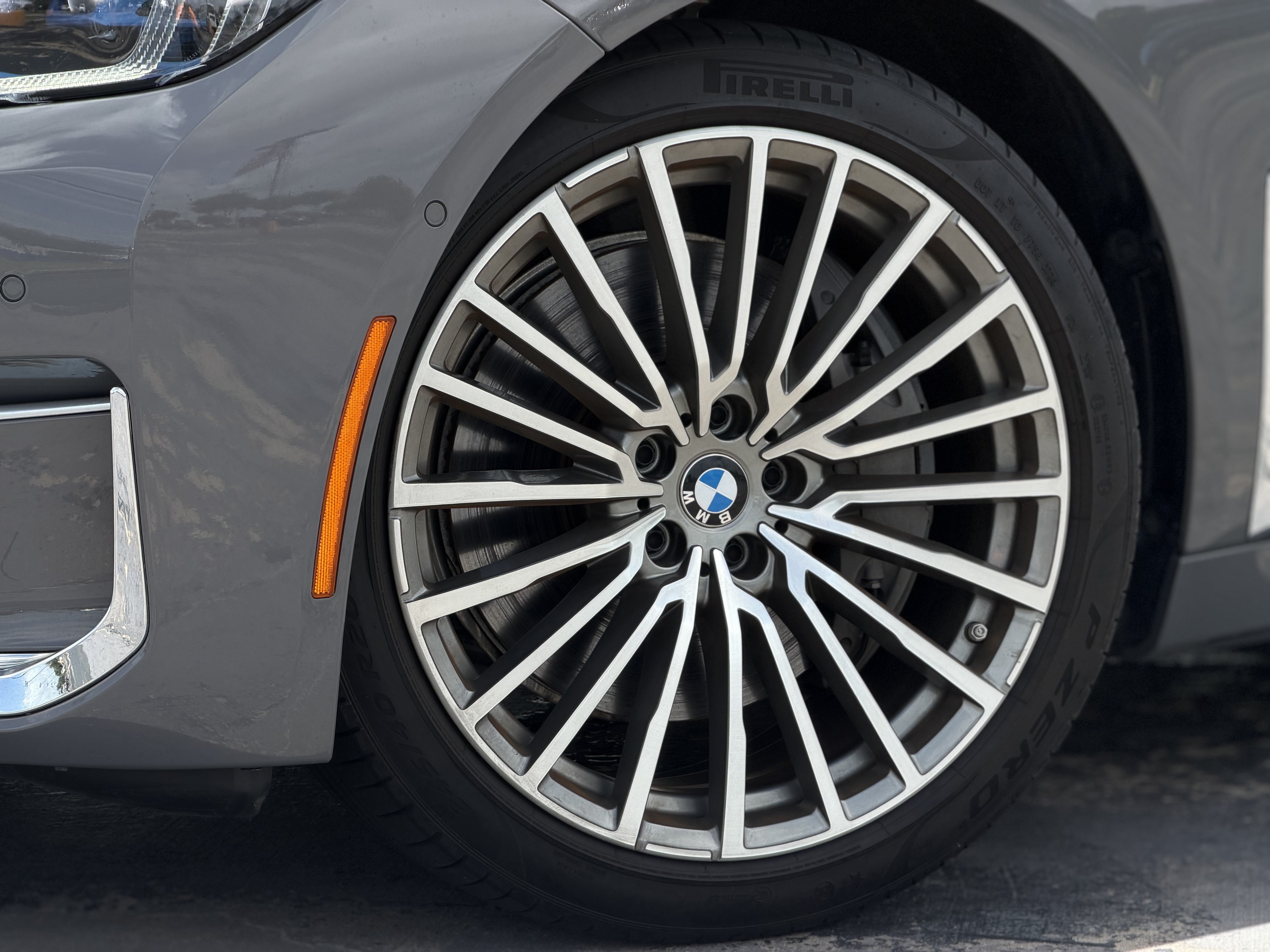 Used 2020 BMW 750i xDrive w/ Executive Package AWD/4WD image 17