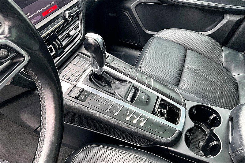 Used 2018 Porsche Macan AWD/4WD image 13