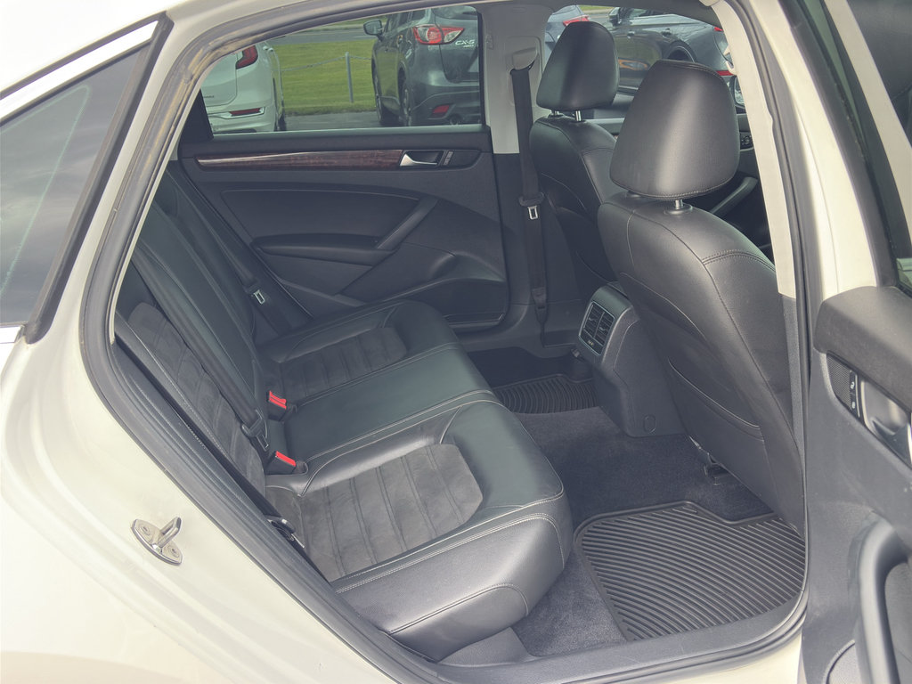 Used 2013 Volkswagen Passat TDI SEL Premium FWD image 17