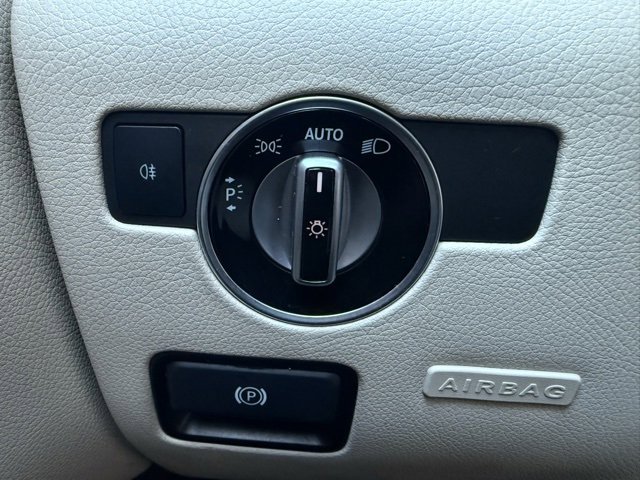 Used 2016 Mercedes-Benz SLK 300 image 13