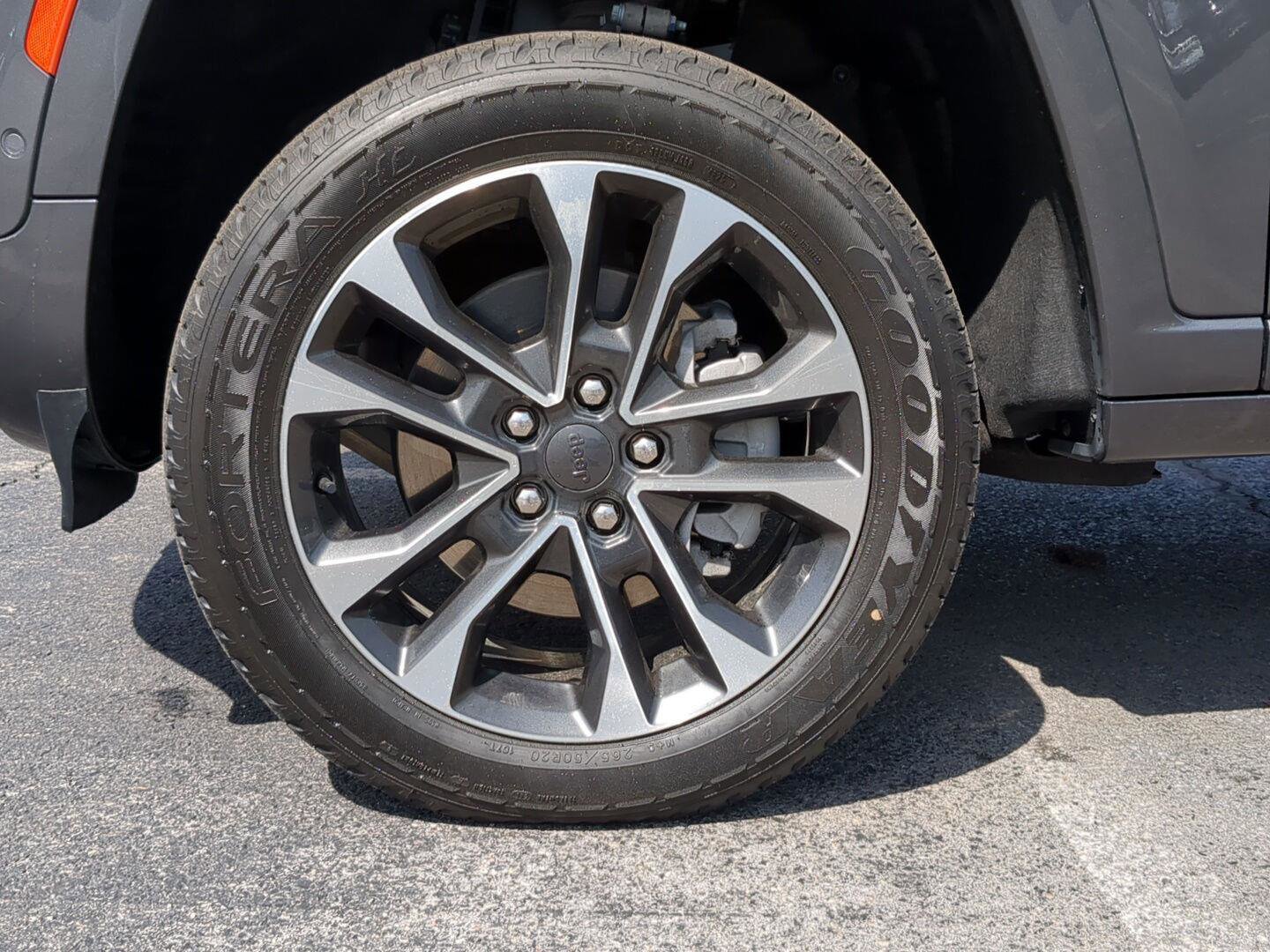 Used 2023 Jeep Grand Cherokee L Overland w/ Advanced Protech Group III AWD/4WD image 9