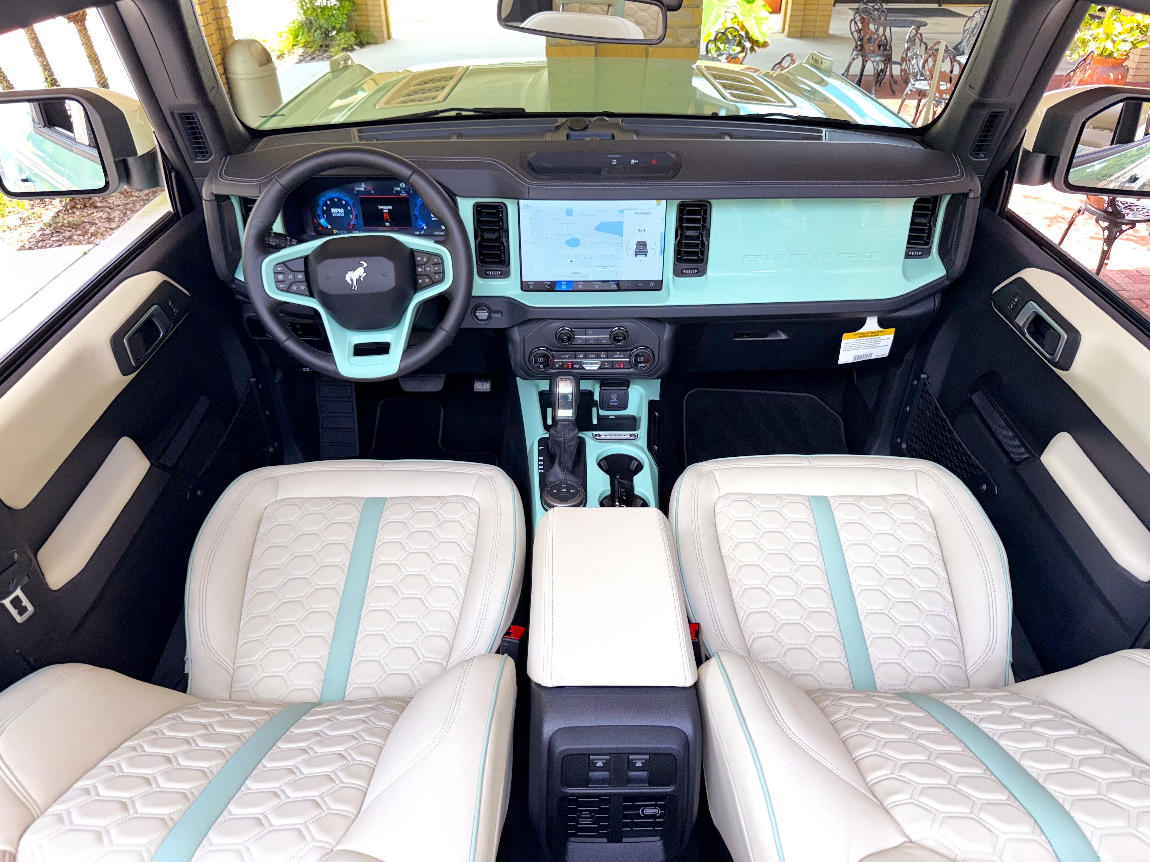 Used 2025 Ford Bronco Outer Banks AWD/4WD image 6