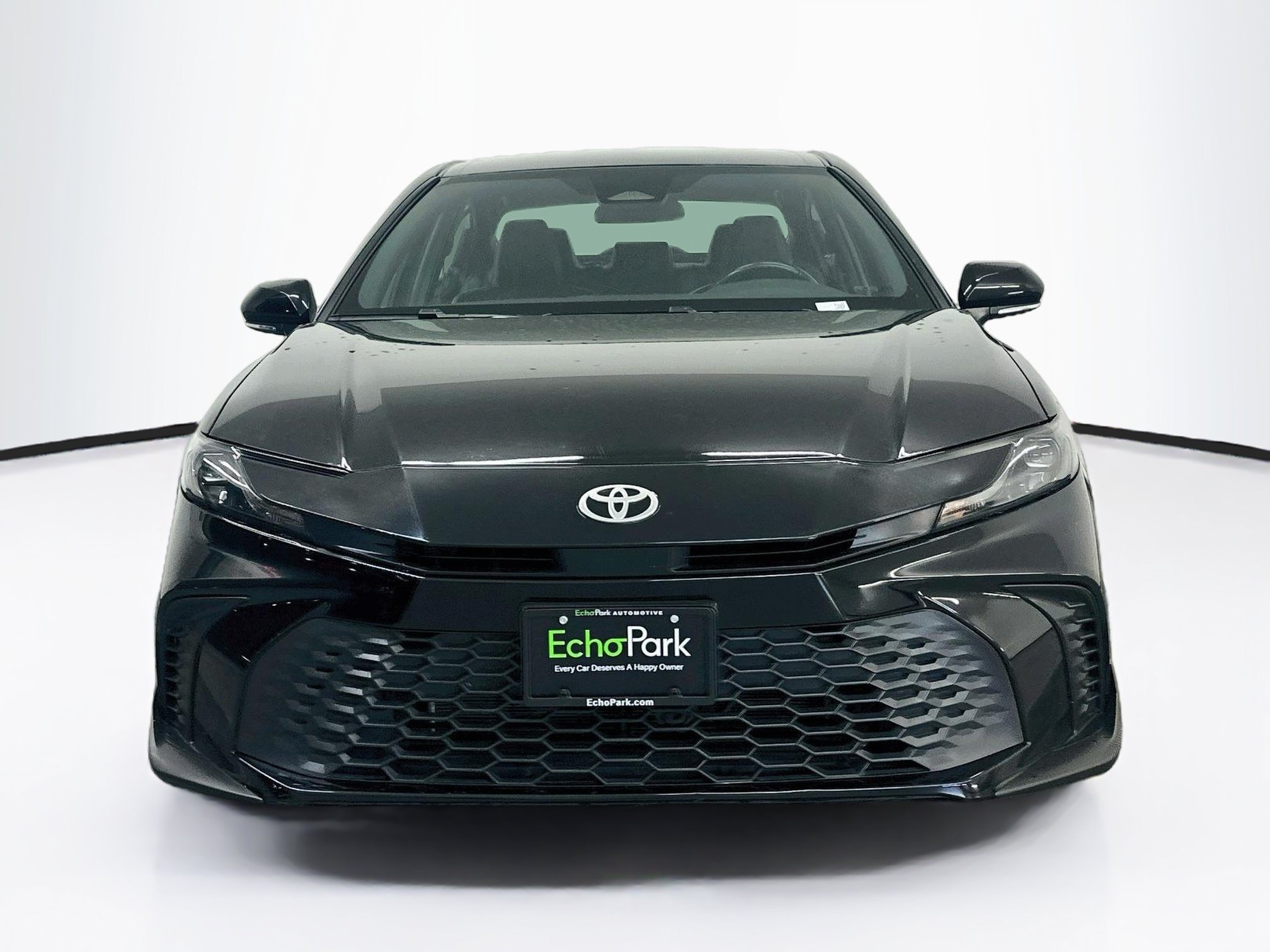 Used 2025 Toyota Camry SE FWD image 2