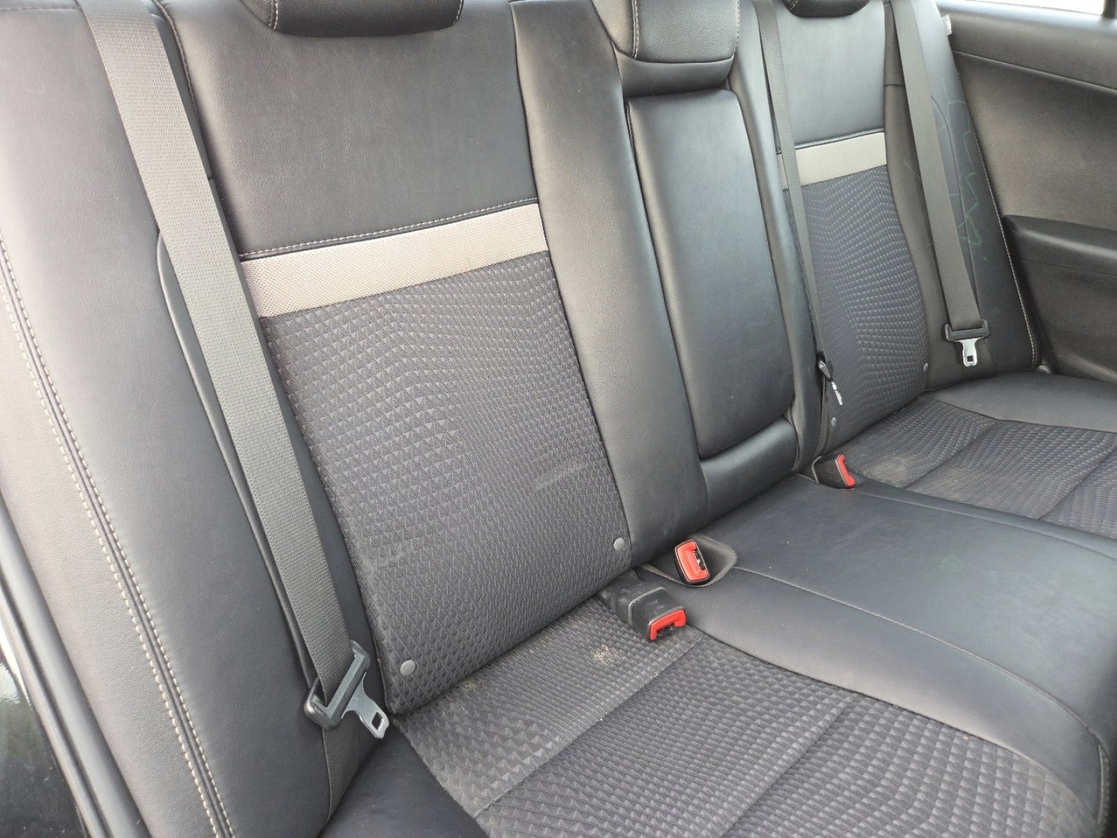 Used 2014 Toyota Camry SE image 18