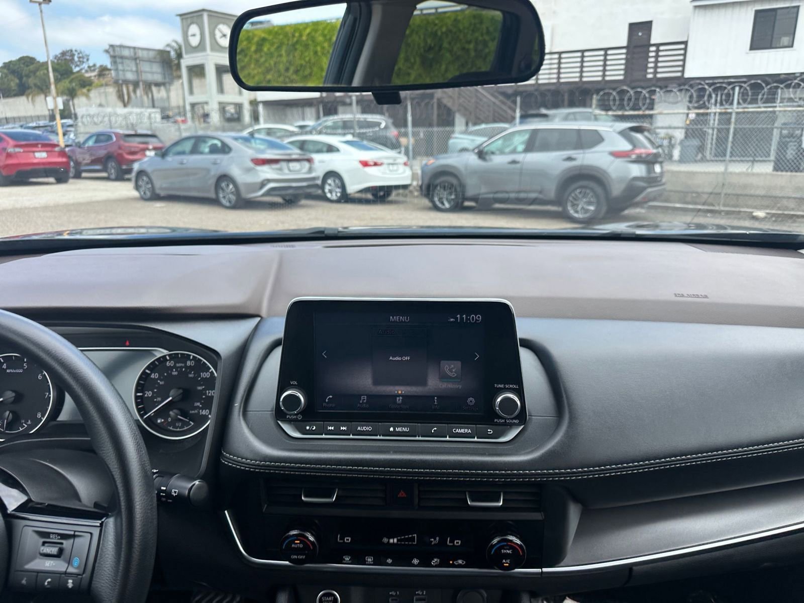 Used 2023 Nissan Rogue SV image 18