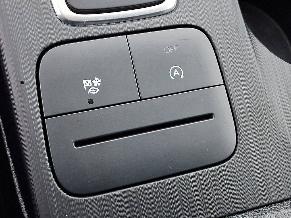 Used 2022 Ford Escape SE w/ Cold Weather Package image 24