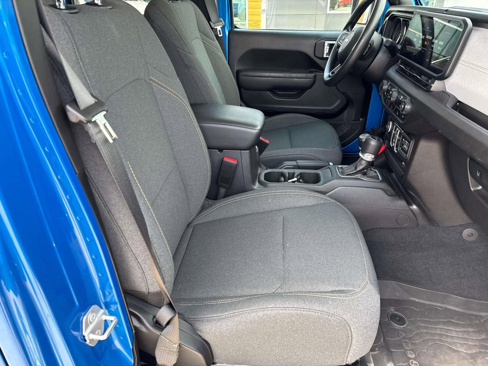 Used 2025 Jeep Gladiator Sport image 11