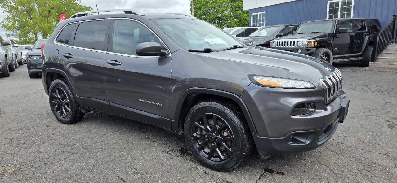 Used 2018 Jeep Cherokee Latitude Plus w/ Cold Weather Group image 3