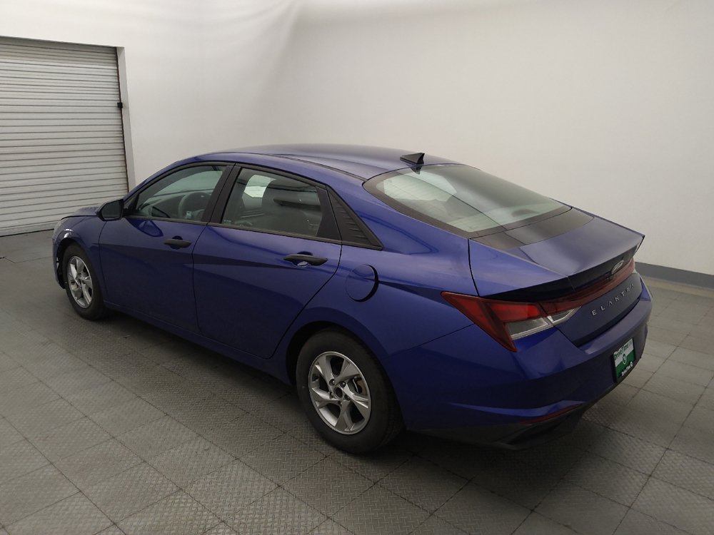 Used 2021 Hyundai Elantra SE FWD image 3