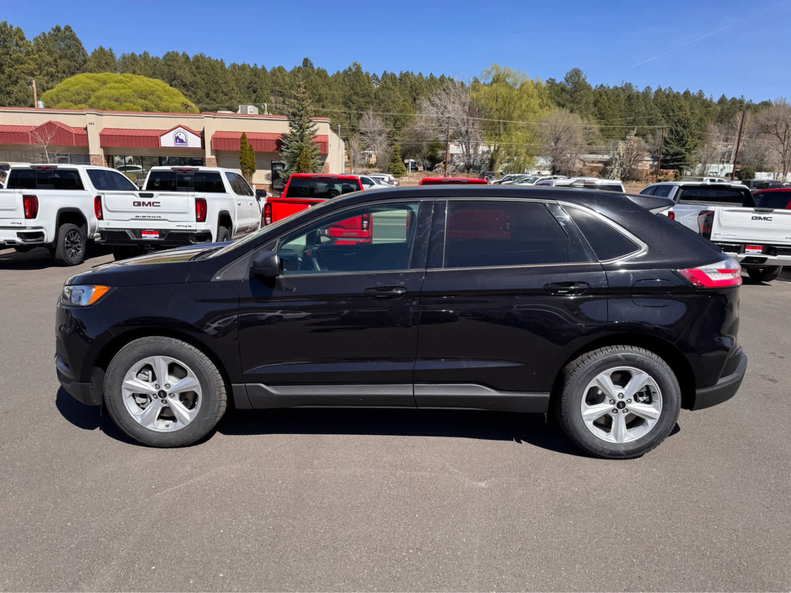 Used 2024 Ford Edge SE image 2