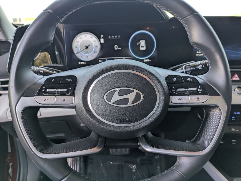 Used 2025 Hyundai Elantra Limited FWD image 22