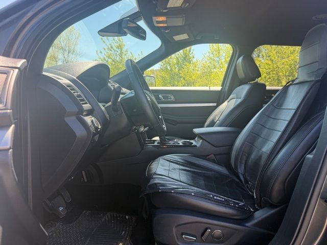 Used 2018 Ford Explorer XLT w/ Equipment Group 202A FWD image 8