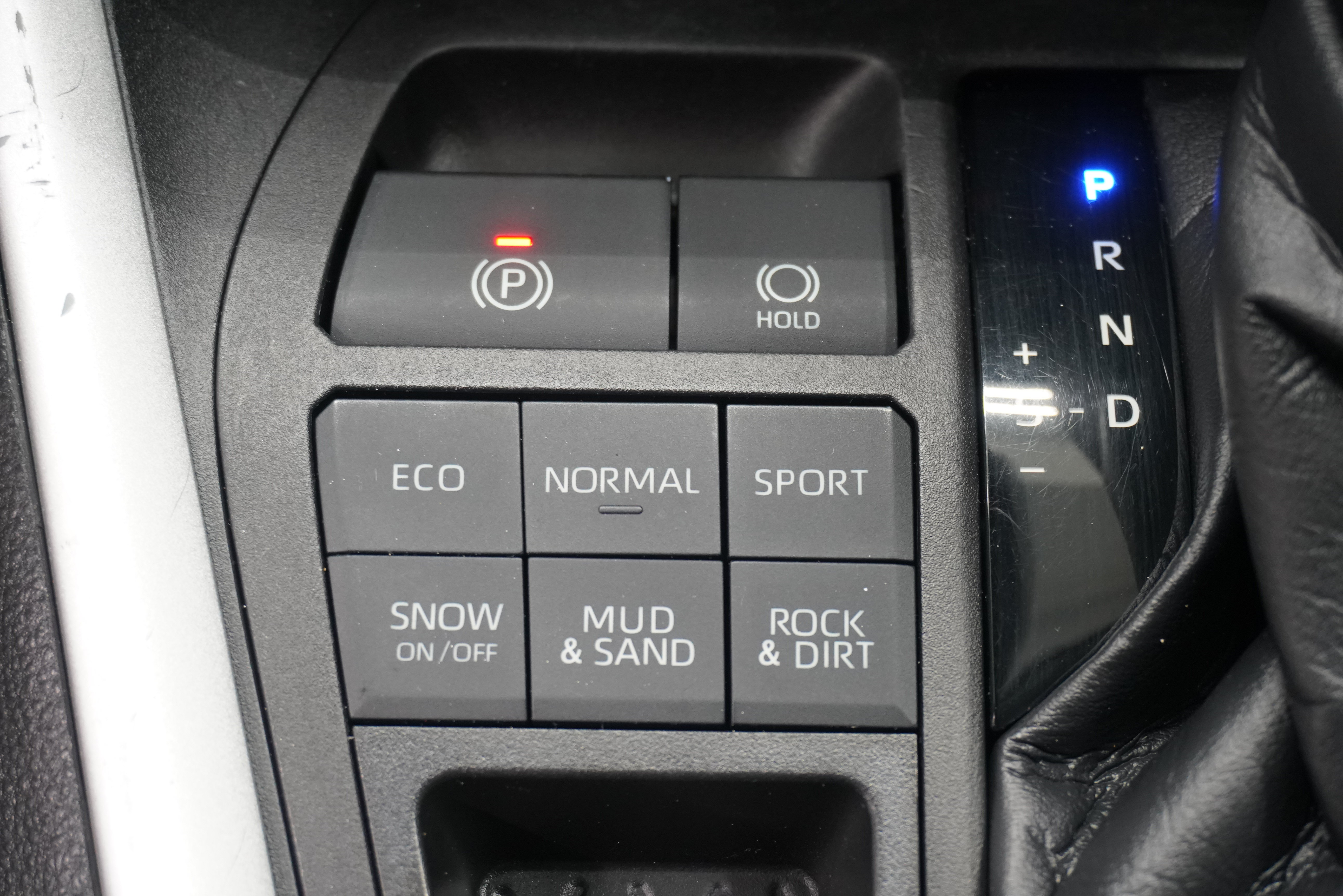 Used 2021 Toyota RAV4 XLE AWD/4WD image 19