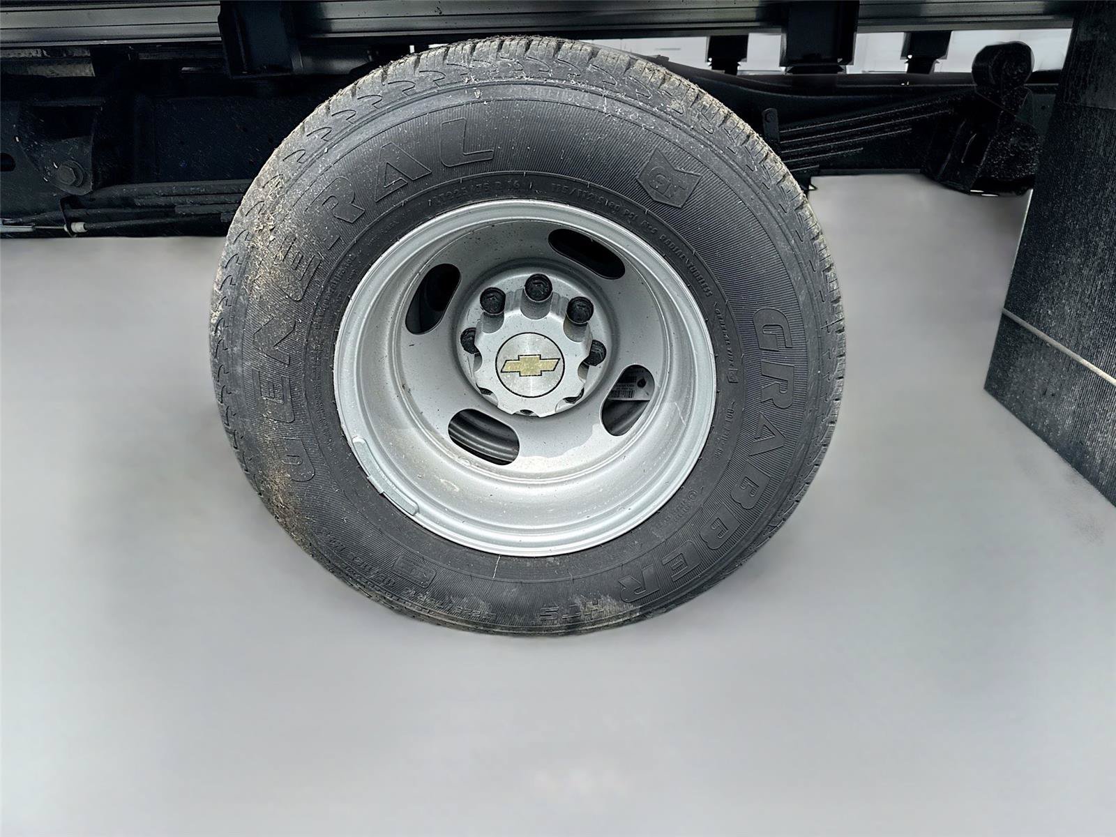 New 2024 Chevrolet Express 4500 w/ Power Convenience Package RWD image 17
