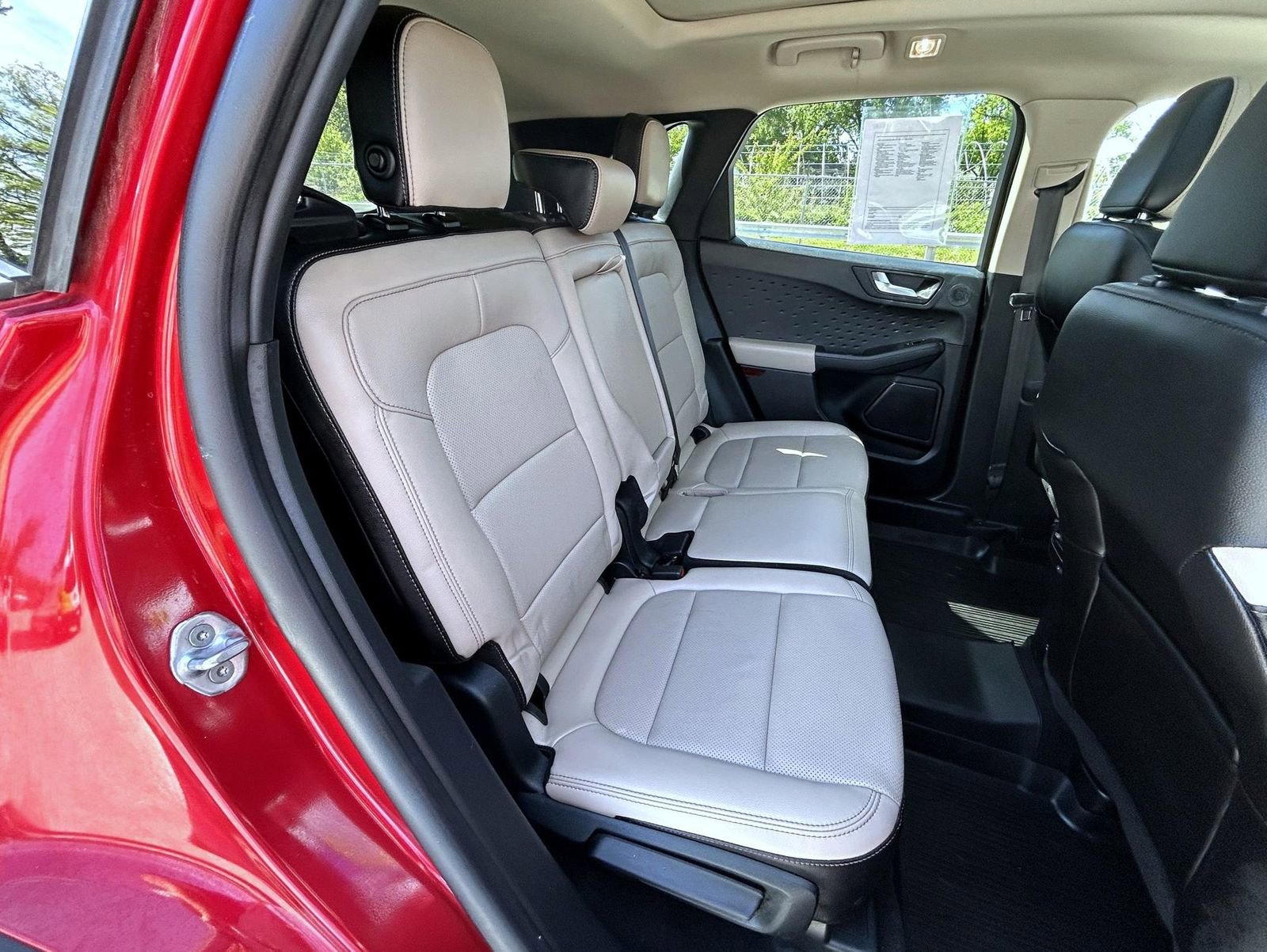 Used 2020 Ford Escape Titanium AWD/4WD image 18