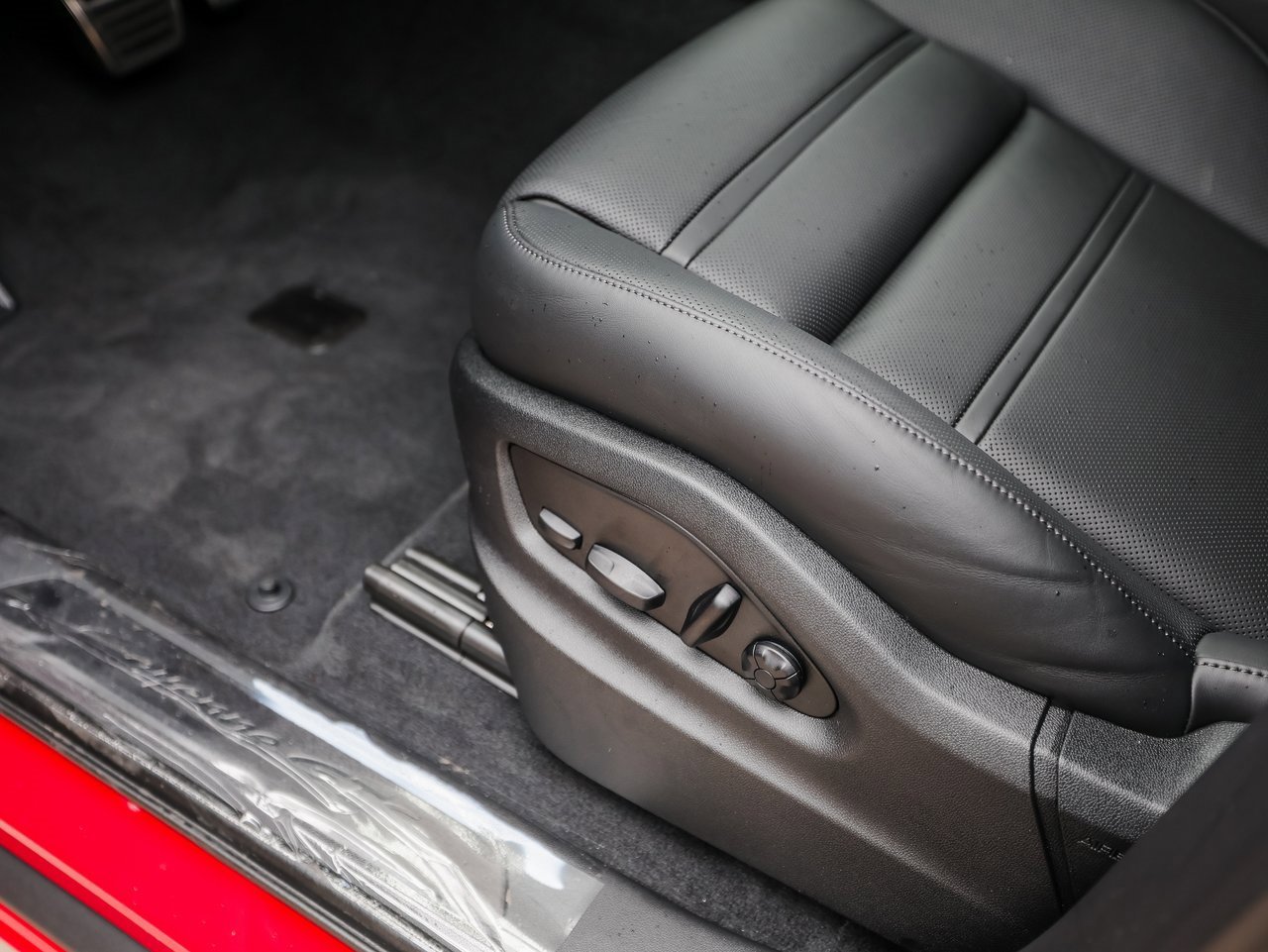 New 2025 Porsche Cayenne GTS image 14