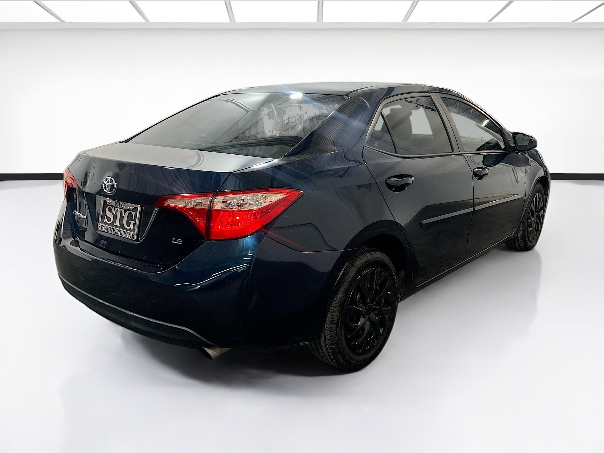 Used 2018 Toyota Corolla LE w/ Carpet Mat Package (TMS) image 4