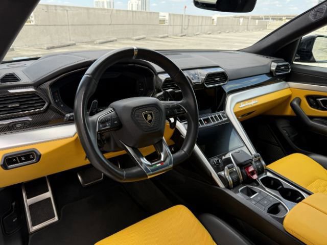 Used 2020 Lamborghini Urus image 11