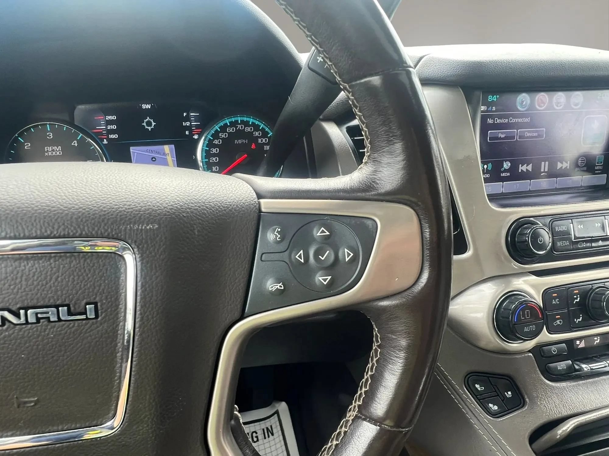 Used 2020 GMC Yukon Denali w/ Denali Premium Package AWD/4WD image 22