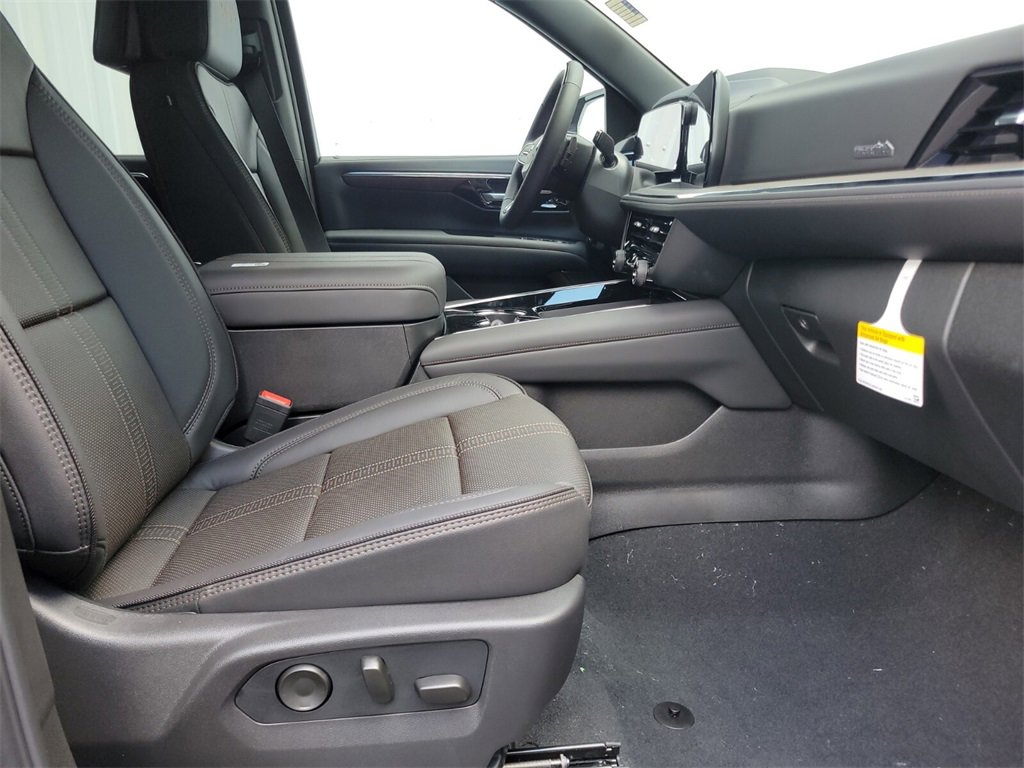 New 2025 Chevrolet Suburban High Country image 11
