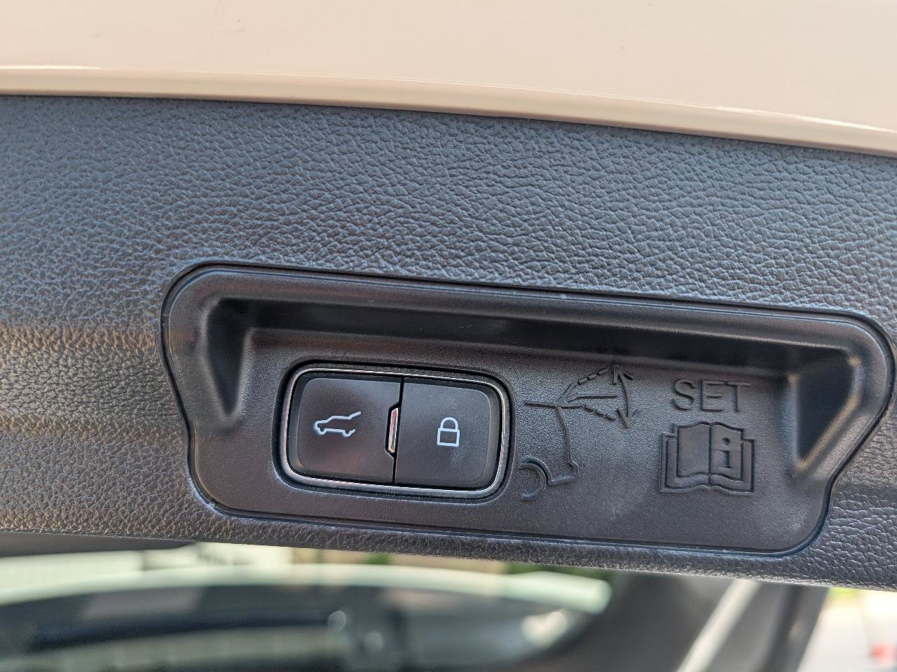 Used 2020 Ford Explorer Limited image 13