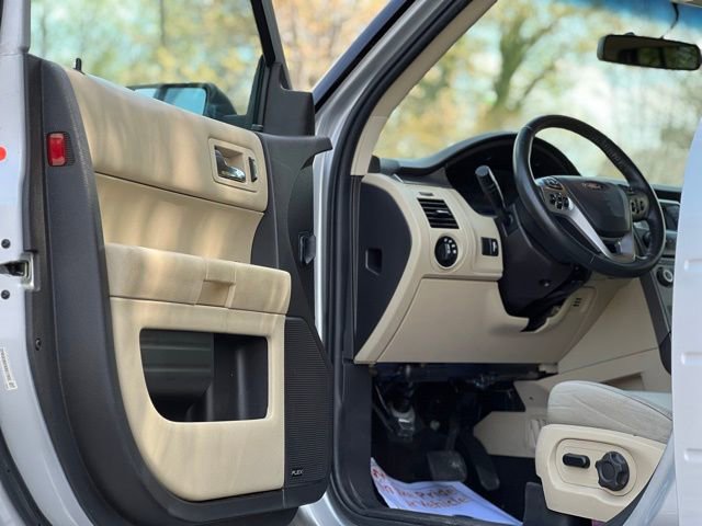 Used 2019 Ford Flex SE image 9