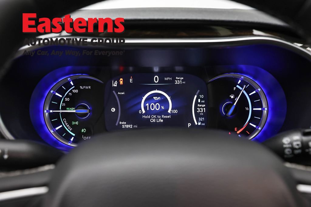 Used 2023 Chrysler Pacifica Limited FWD image 18