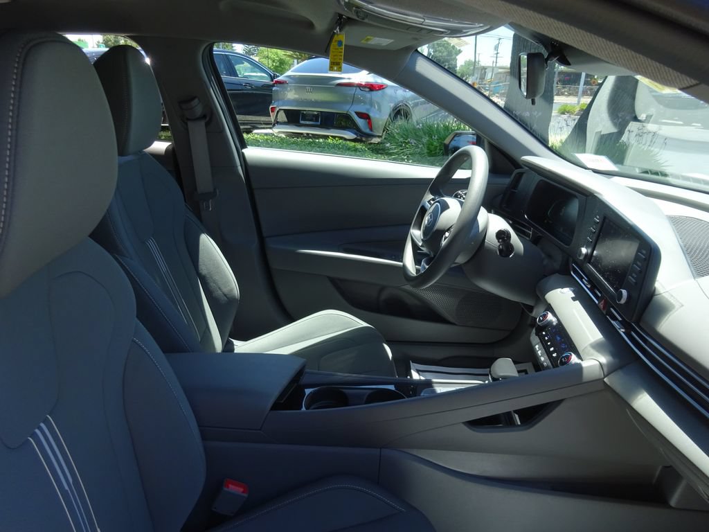 Used 2025 Hyundai Elantra Hybrid FWD image 16