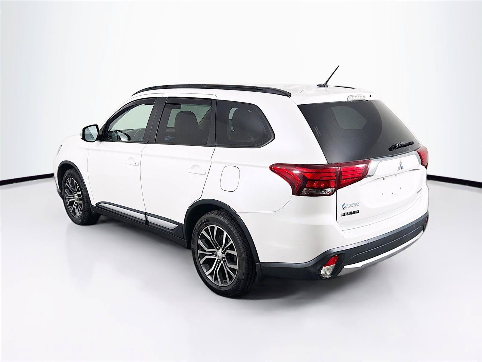 Used 2016 Mitsubishi Outlander SEL AWD/4WD image 9