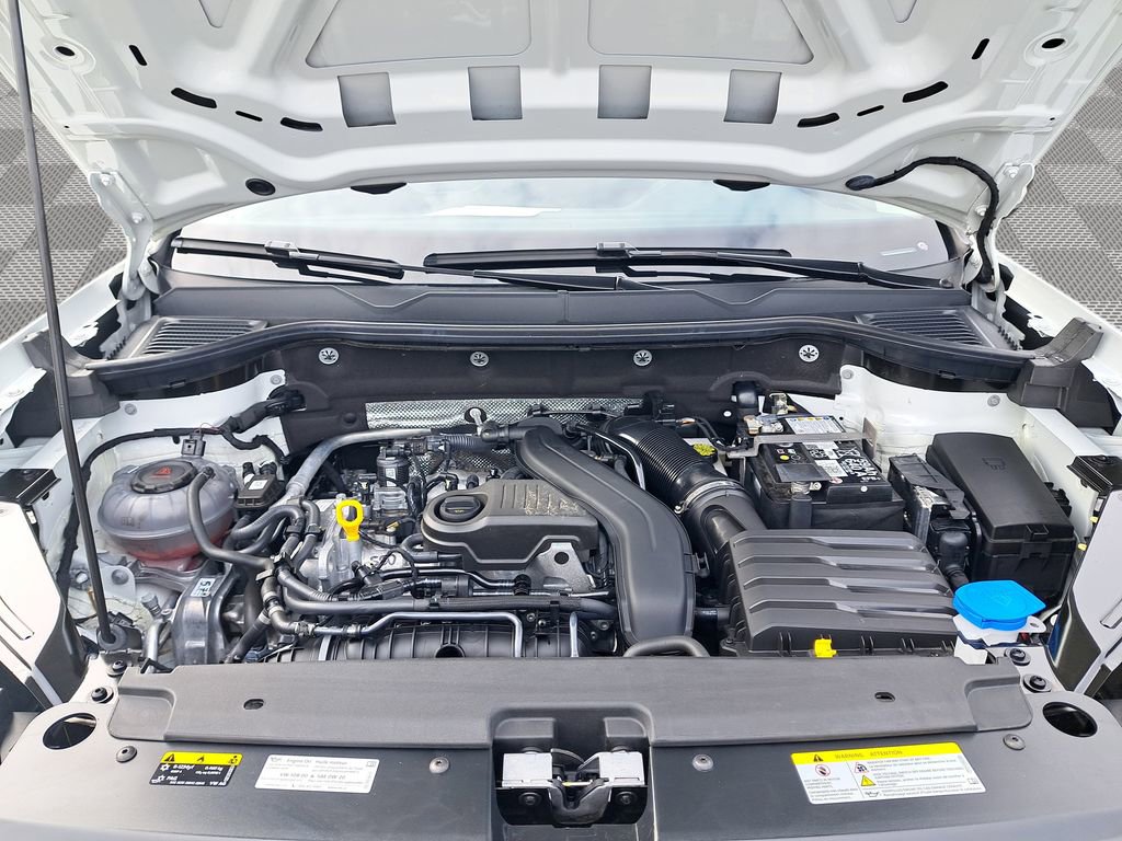 Used 2024 Volkswagen Taos SE image 28