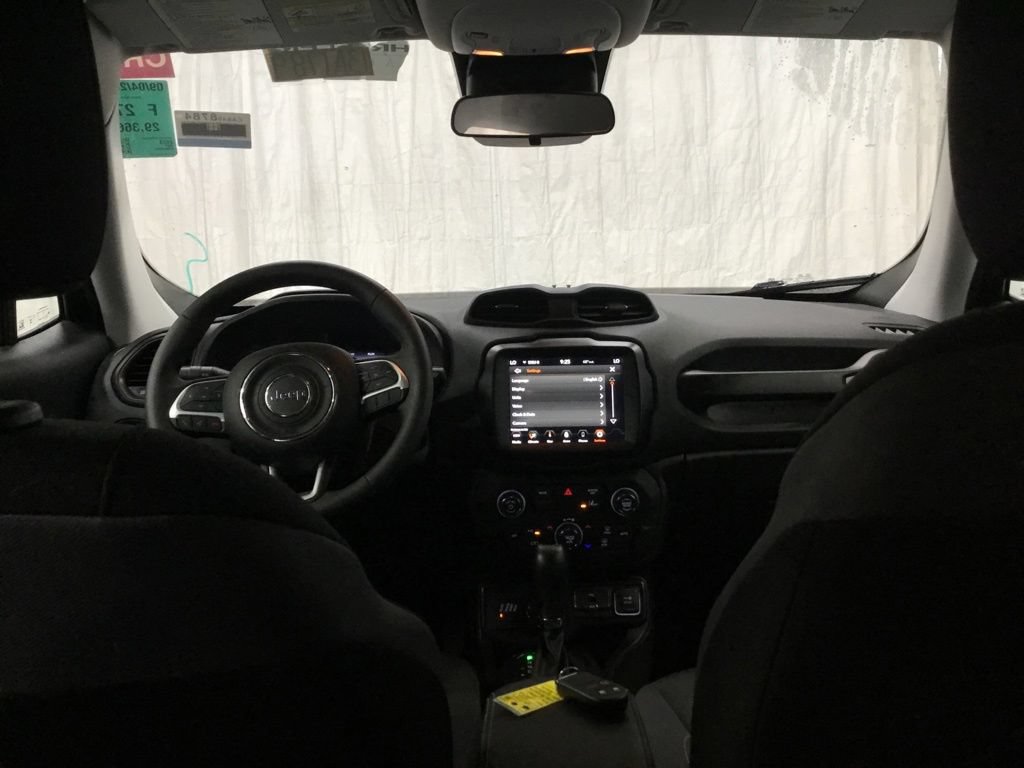 Used 2023 Jeep Renegade Latitude AWD/4WD image 30
