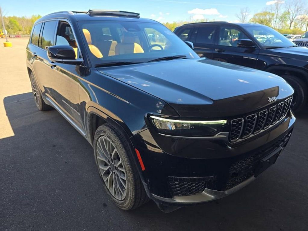 Used 2023 Jeep Grand Cherokee L Summit AWD/4WD image 3