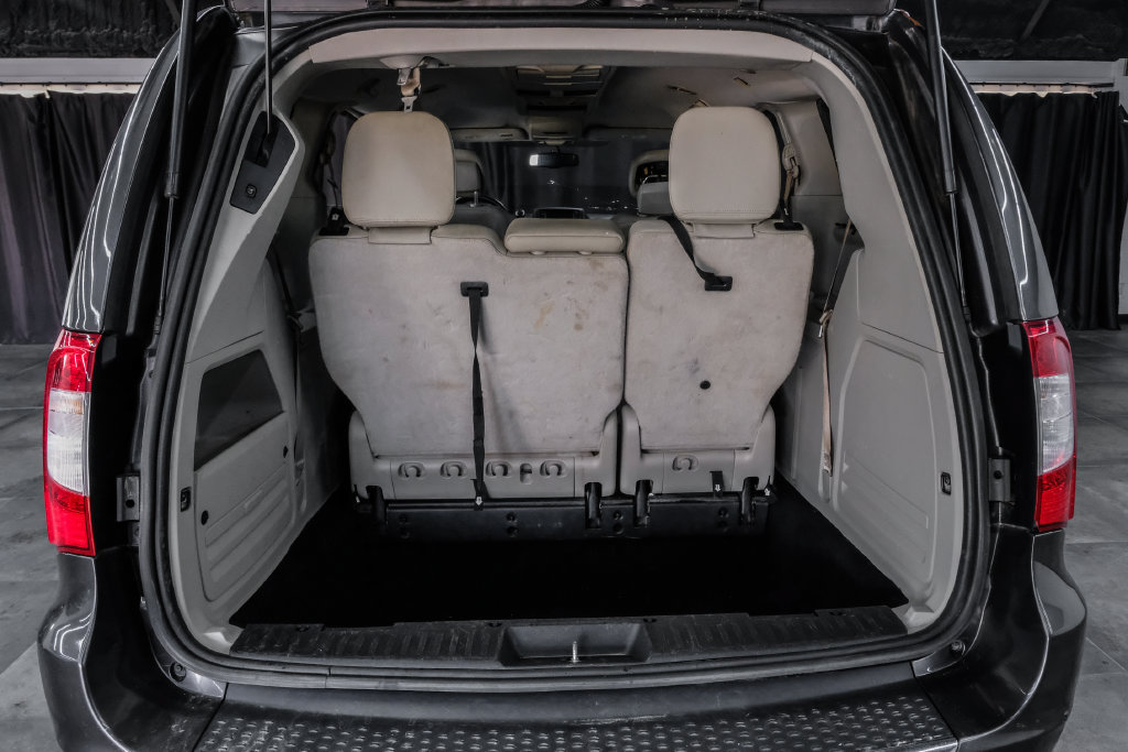 Used 2015 Chrysler Town & Country Touring w/ Driver Convenience Group FWD image 60