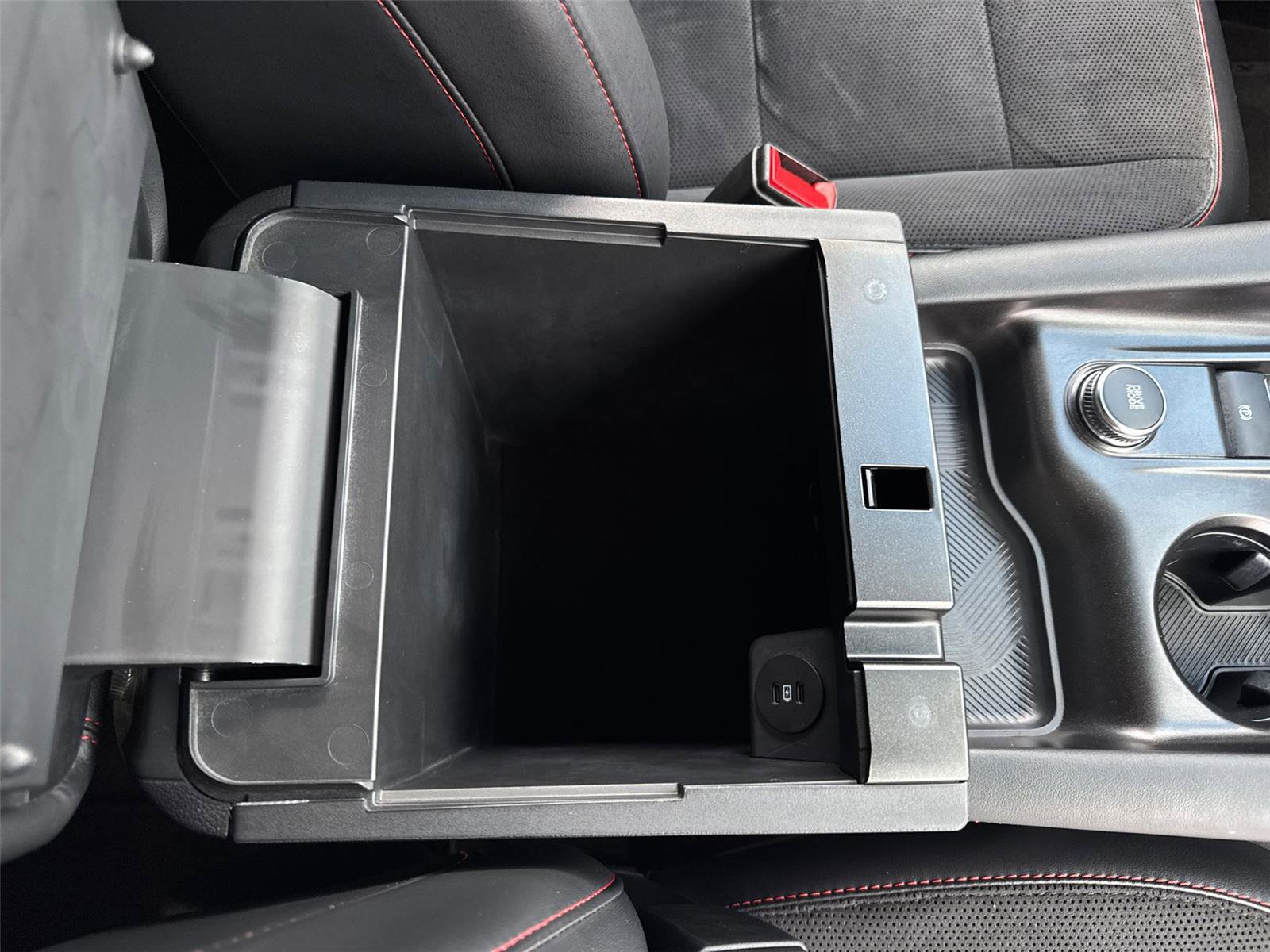 Used 2025 Ford Explorer ST image 18