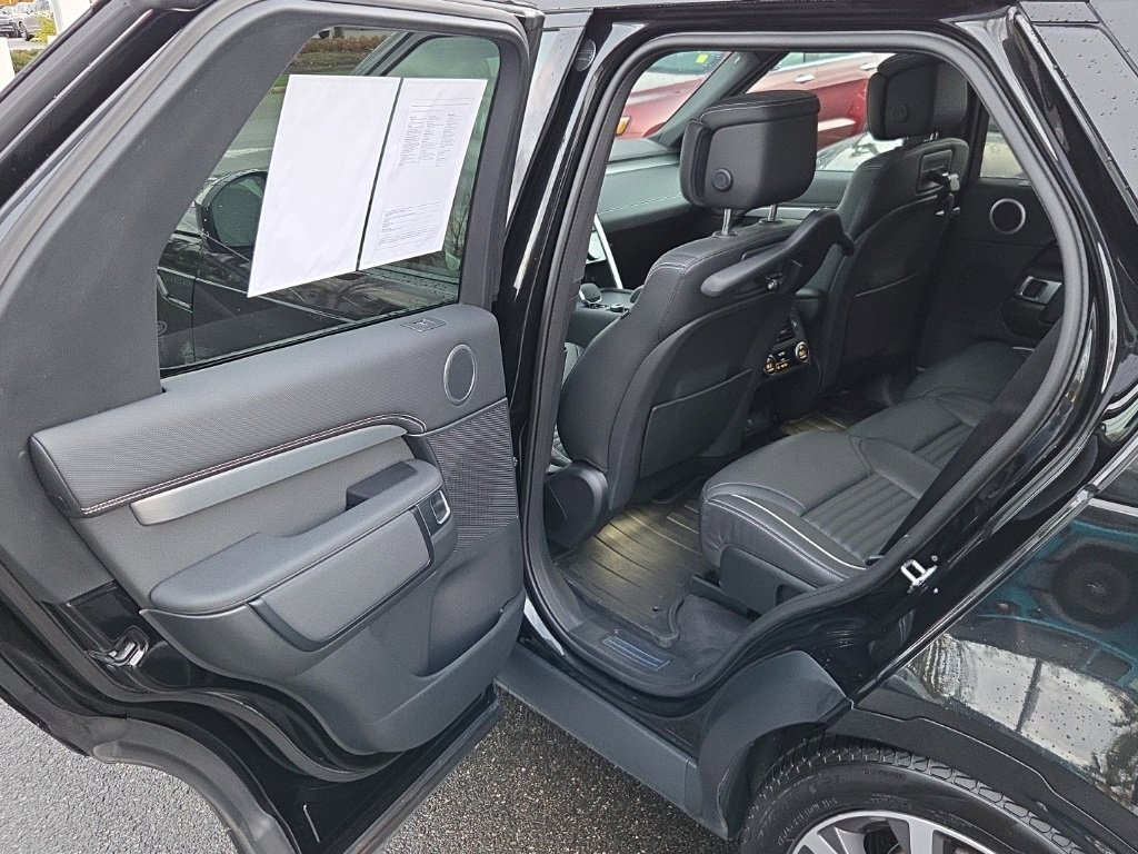 Certified 2024 Land Rover Discovery Dynamic SE image 14