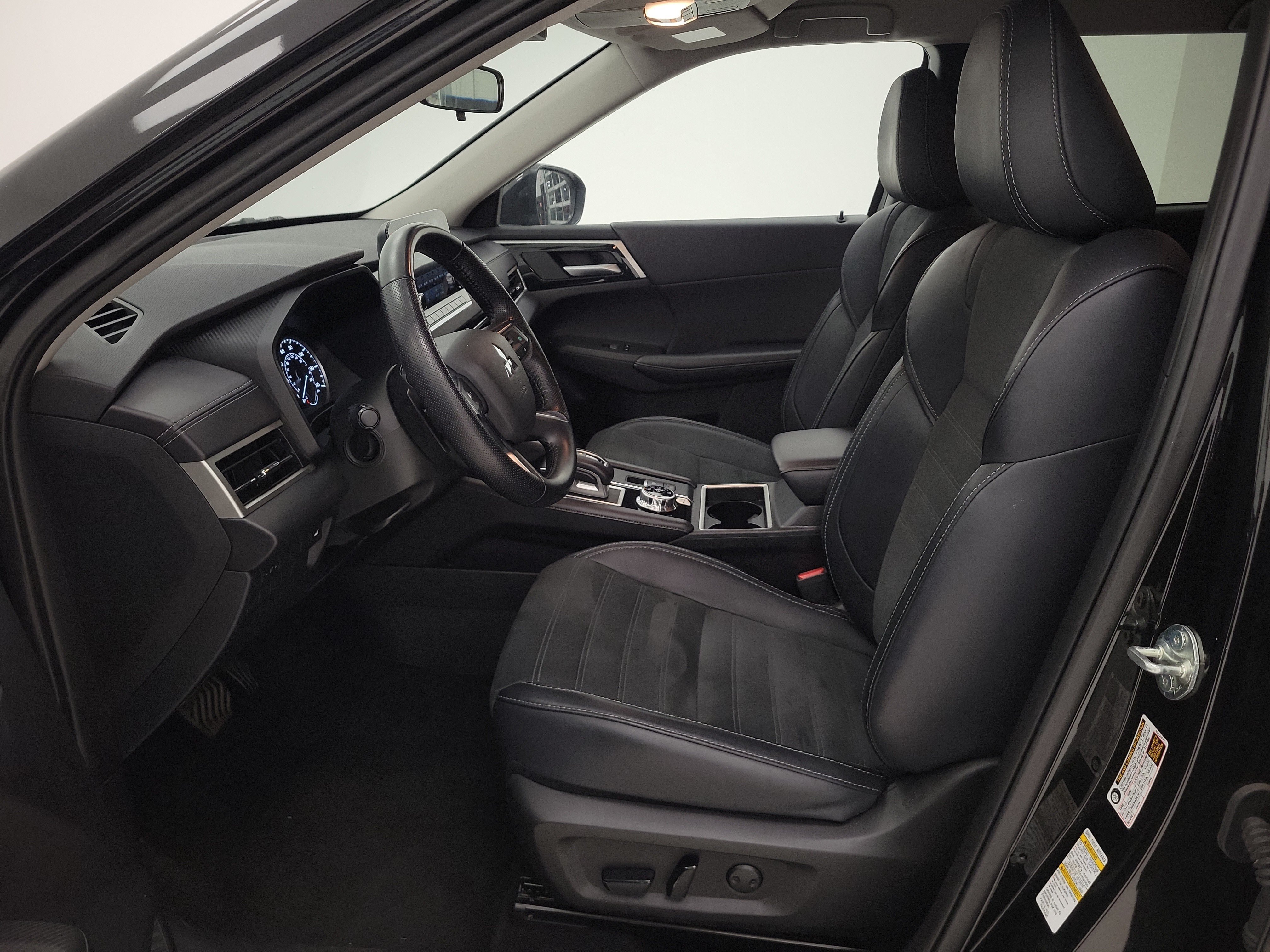 Used 2024 Mitsubishi Outlander SE AWD/4WD image 11