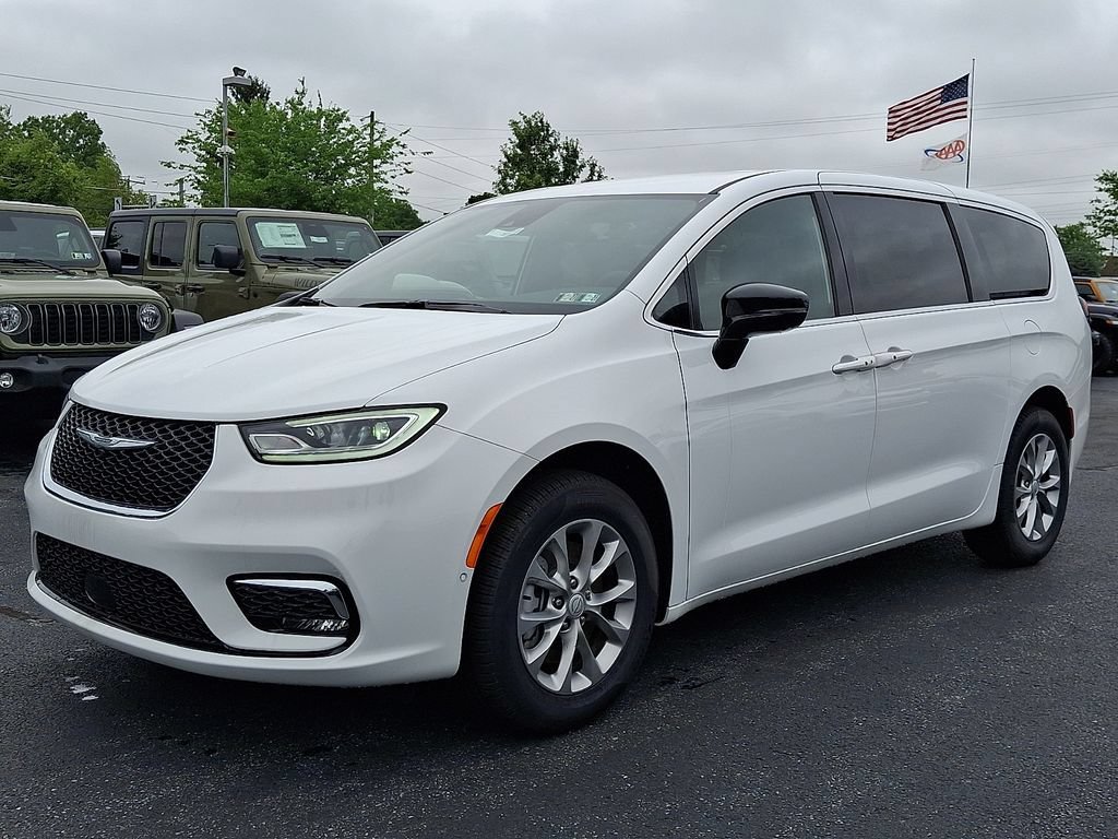 New 2026 Chrysler Pacifica Select AWD/4WD image 1