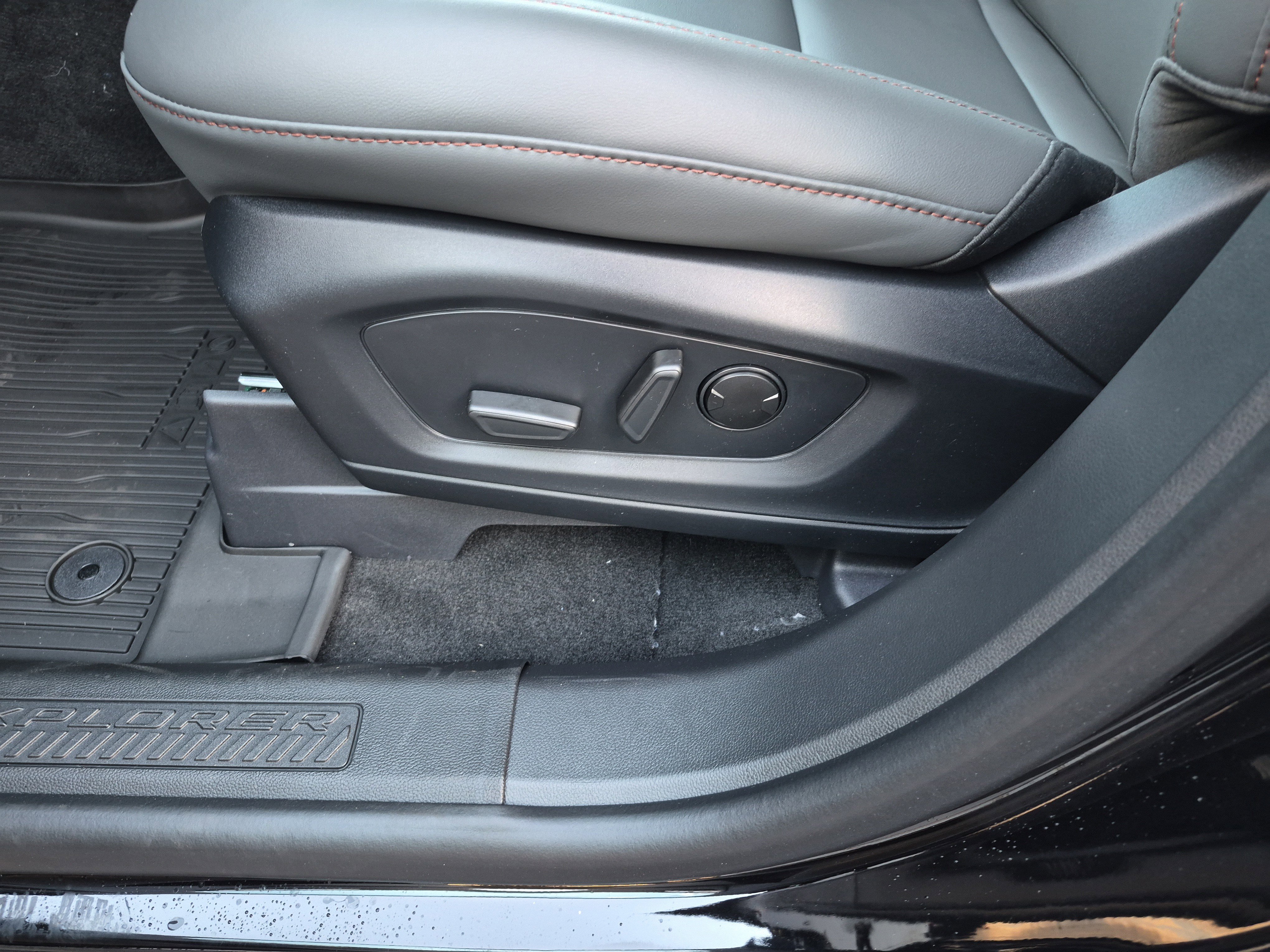 New 2026 Ford Explorer Active w/ Active Comfort Package image 11