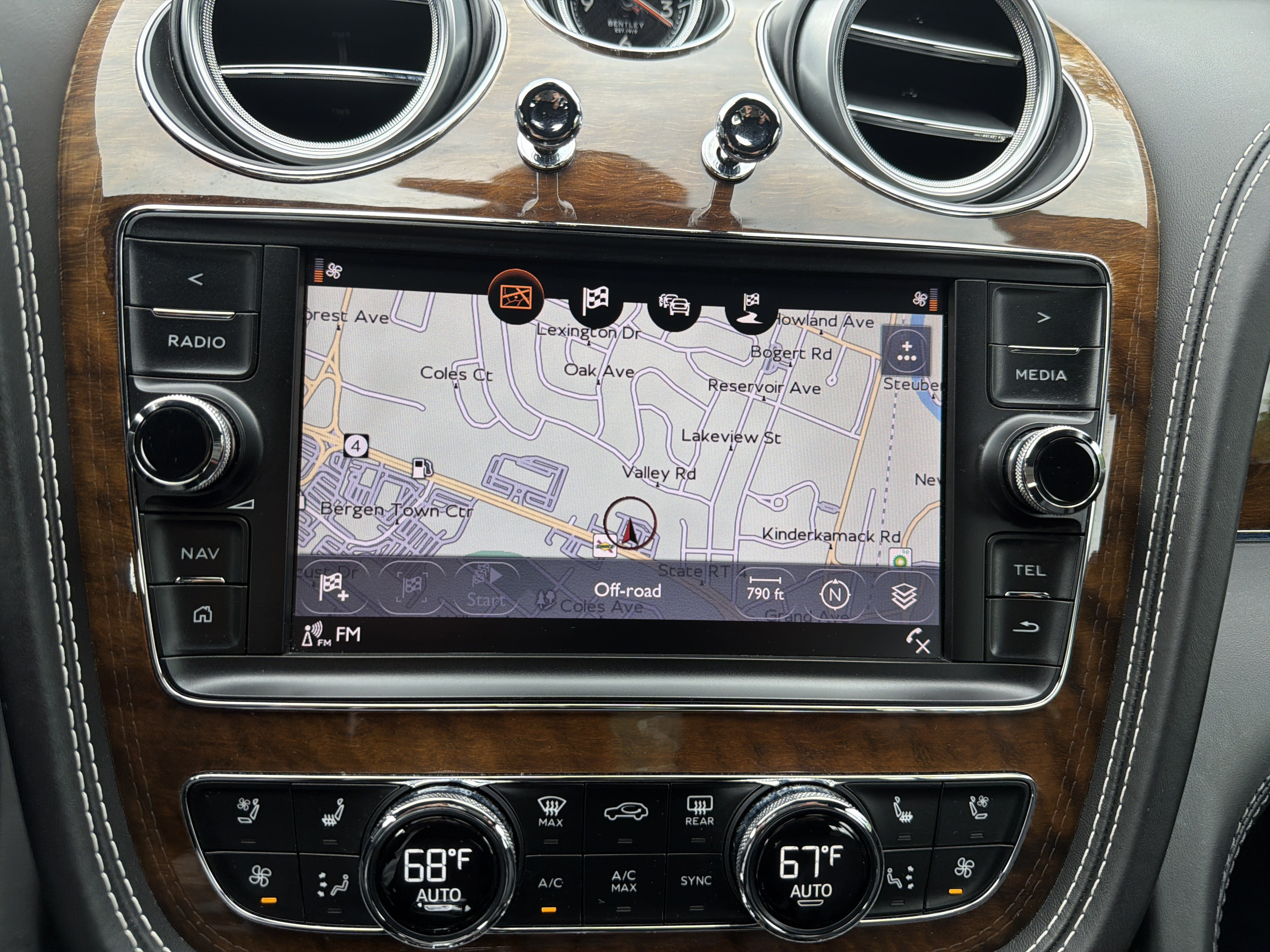Used 2018 Bentley Bentayga AWD/4WD image 23