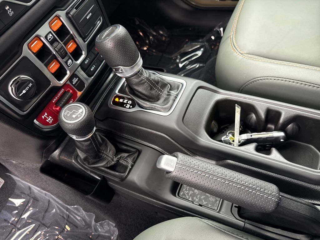 Used 2025 Jeep Gladiator Mojave w/ Convenience Group image 35