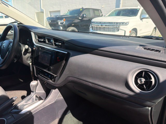 Used 2018 Toyota Corolla LE FWD image 21