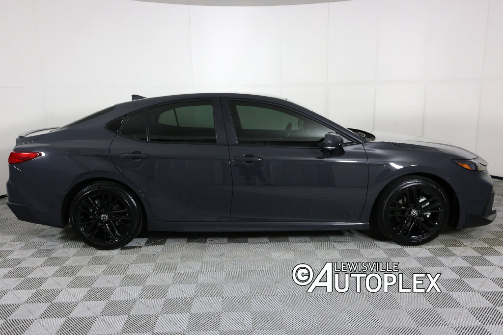 Used 2025 Toyota Camry SE FWD image 4