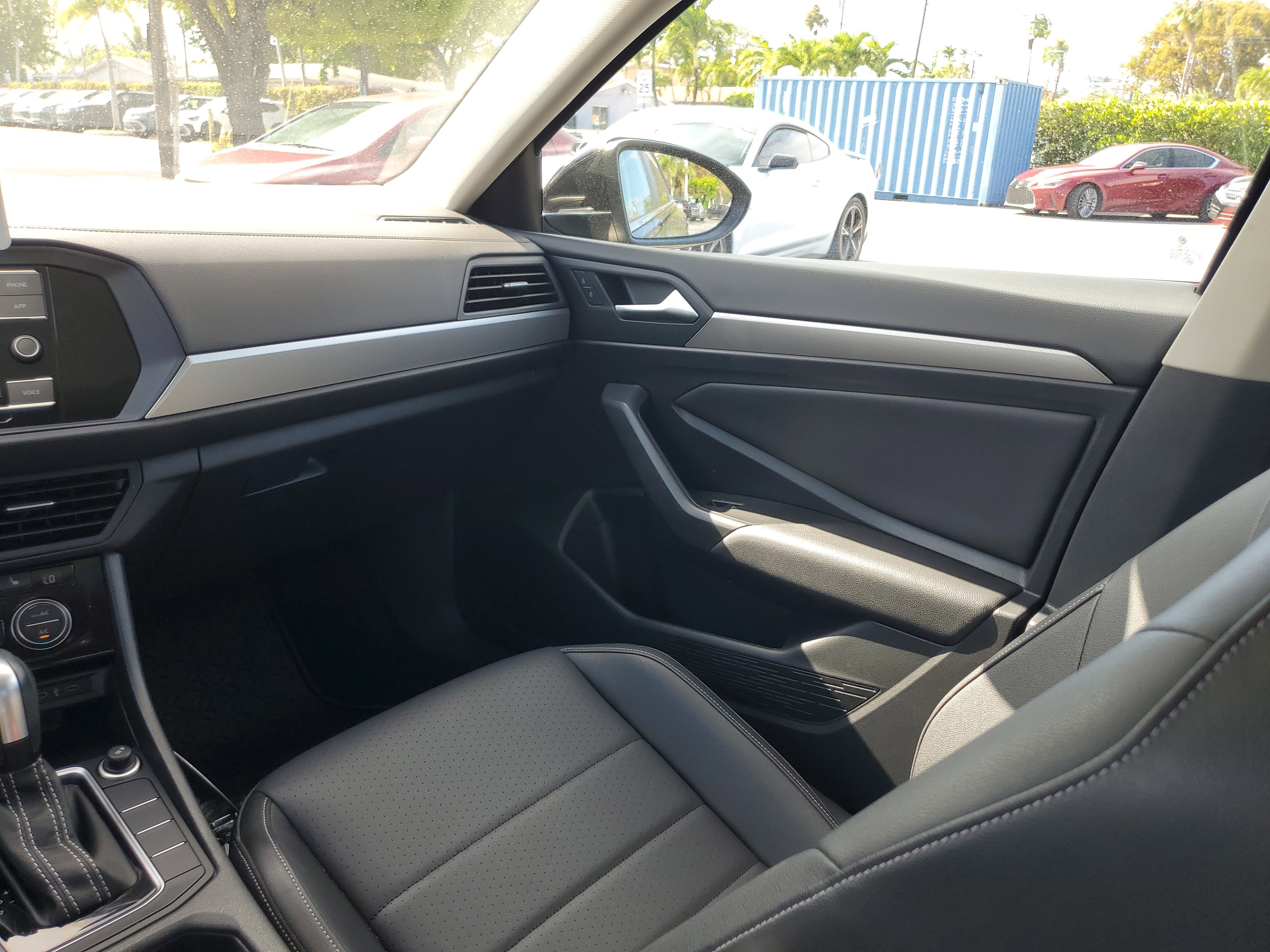 Certified 2021 Volkswagen Jetta SE image 15