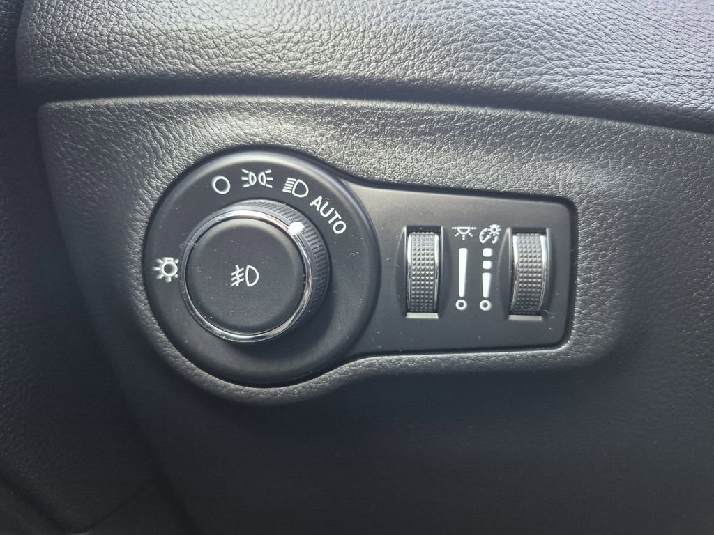 Used 2019 Jeep Compass Latitude w/ Popular Equipment Group image 25