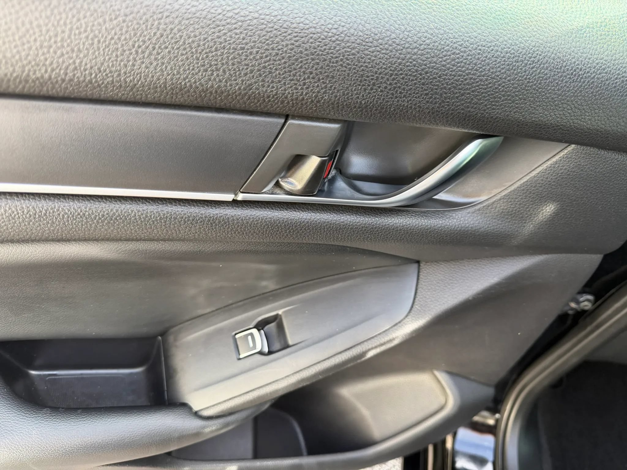 Used 2018 Honda Accord LX image 17